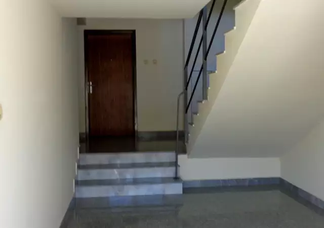 2. Снимка на Двустаен апартамент в с. Поленица, Сандански
