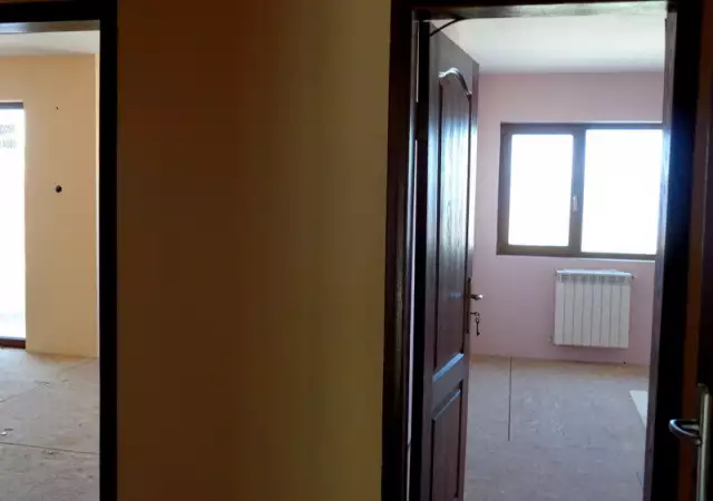 8. Снимка на Двустаен апартамент в с. Поленица, Сандански
