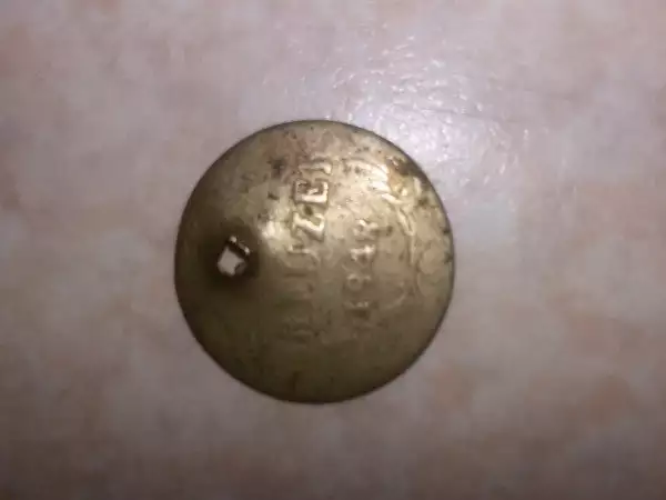5. Снимка на продавам старинни монети и един стар медальон