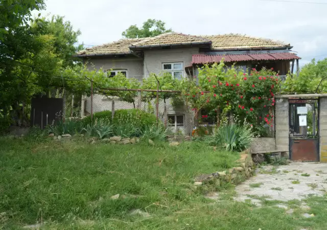 1. Снимка на Къща в село Славяново област Търговище