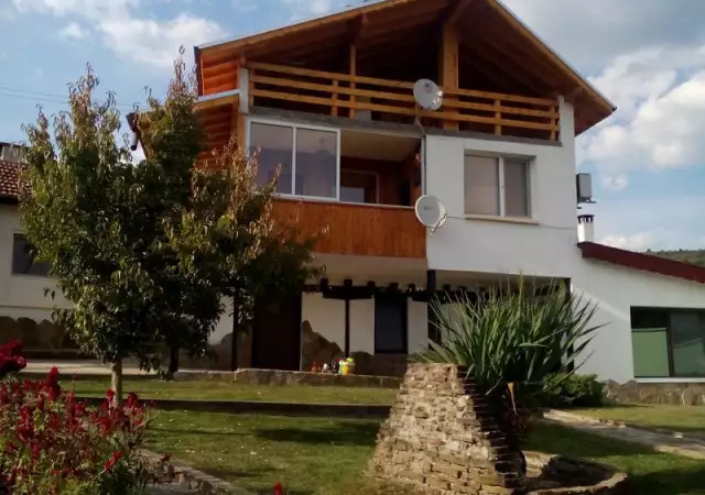 Почивка в къща за гости Зора с.Лешница в Троянския Балкан