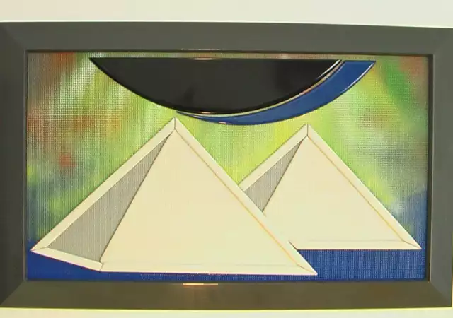 1. Снимка на Абстрактни картини - Hvite pyramider