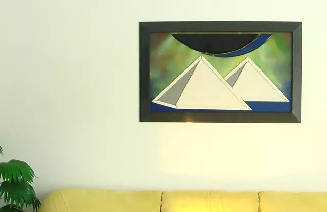 2. Снимка на Абстрактни картини - Hvite pyramider