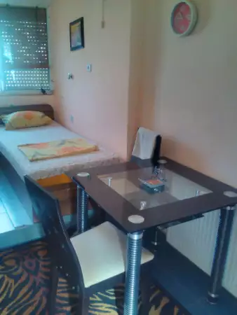 2. Снимка на Самостятелна стая хотелски тип за нощувки - Бургас
