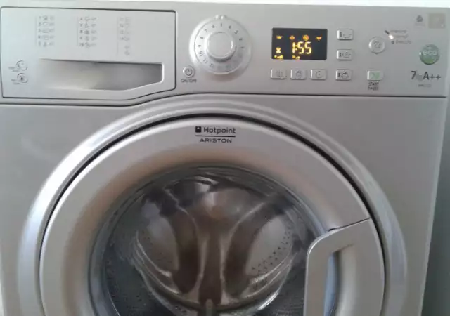 2. Снимка на Майстор Техник ремонтира перални машини и фурни по домовете