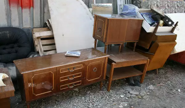 Изхвърляне на стари мебели в София