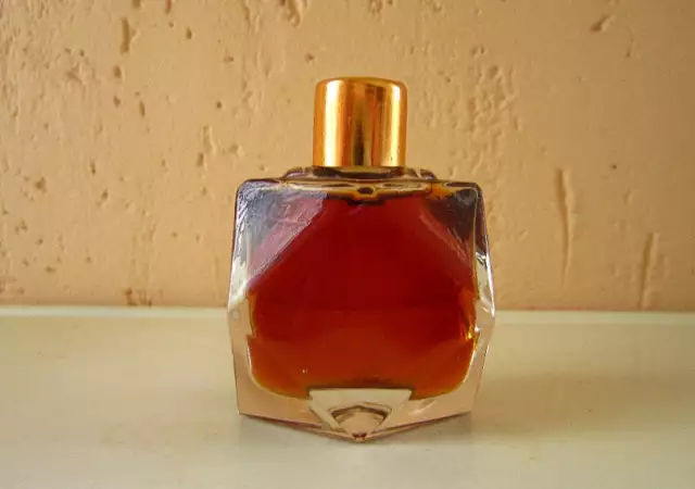 6. Снимка на парфюми Lot of eight Vintage perfumes