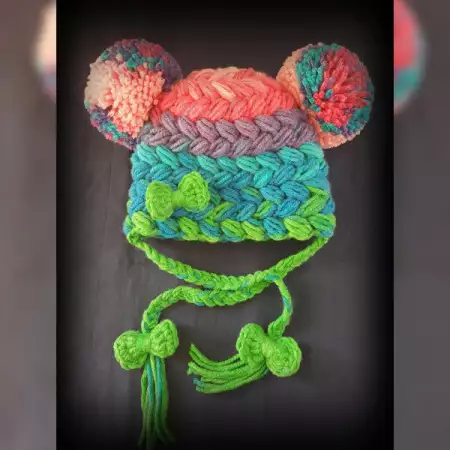 8. Снимка на Детски плетени шапки различни цветове