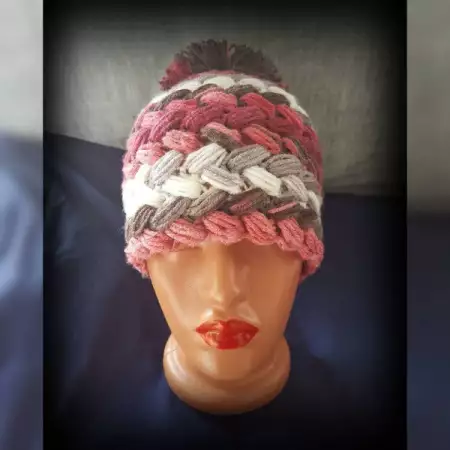 5. Снимка на Дамски плетени шапки различни цветове