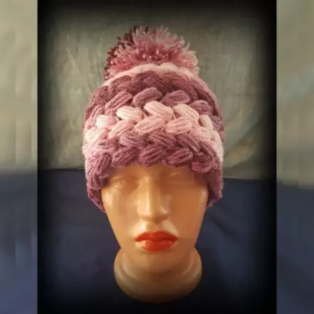 3. Снимка на Дамски плетени шапки различни цветове