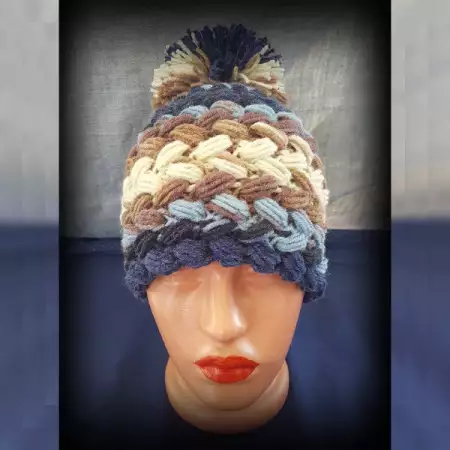 8. Снимка на Дамски плетени шапки различни цветове