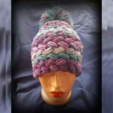 4. Снимка на Дамски плетени шапки различни цветове
