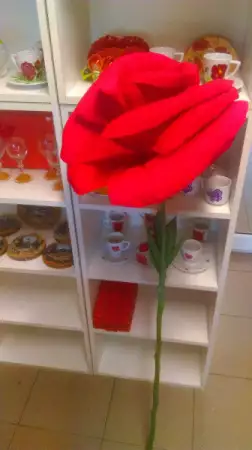 Уникални рози ръчна изработка с височина 1 метър.
