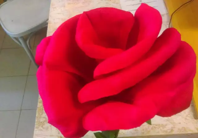 6. Снимка на Уникални рози ръчна изработка с височина 1 метър.