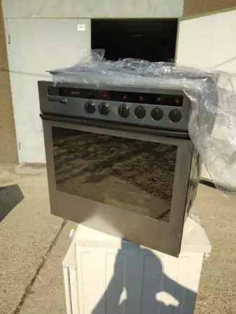 1. Снимка на Продавам Bosch иноксова печка за вграждане с таймер, пуш буто
