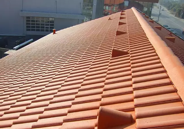 6. Снимка на Ремонт на покриви Найлон за покривиЛамарина за ПокривиМайсто