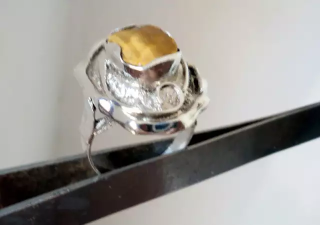 1. Снимка на Изработен от масивно сребро Дамски пръстен, с инкрустиран 1