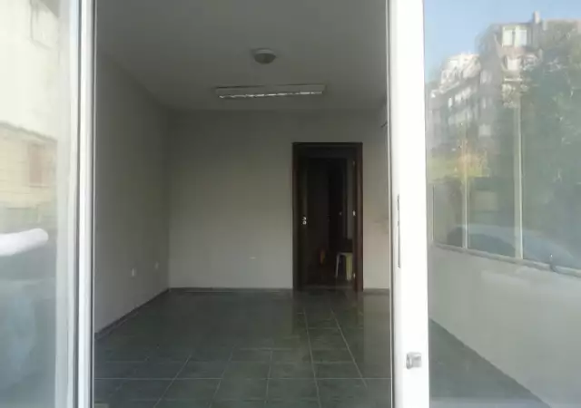 ПОД НАЕМ - офис ТОП център Варна Общината