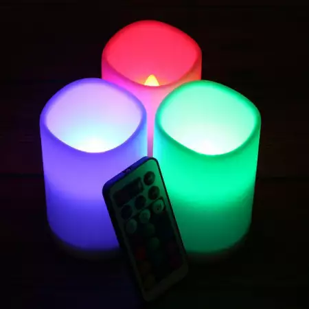 2. Снимка на LED свещи с дистанционно управление и сменящи се цветове