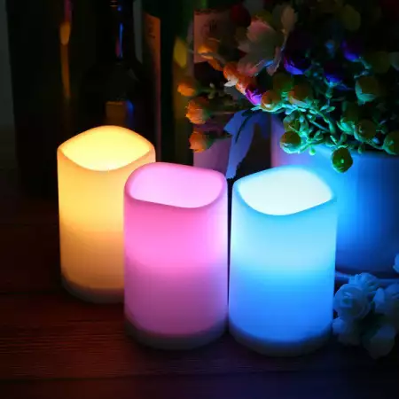 3. Снимка на LED свещи с дистанционно управление и сменящи се цветове
