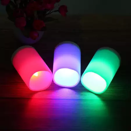 4. Снимка на LED свещи с дистанционно управление и сменящи се цветове