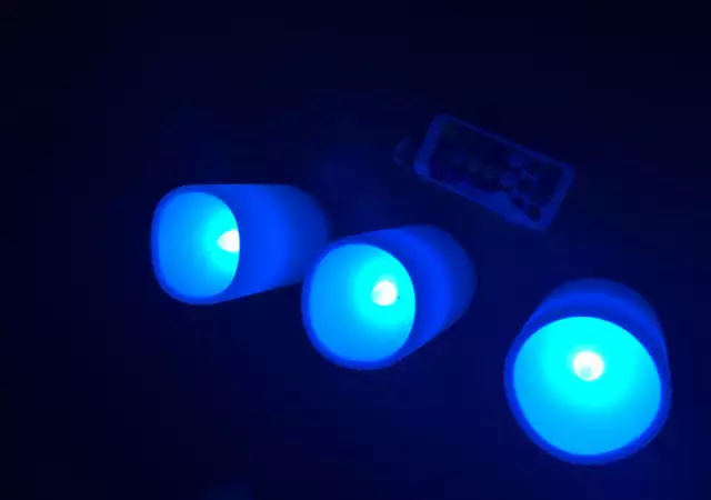 10. Снимка на LED свещи с дистанционно управление и сменящи се цветове