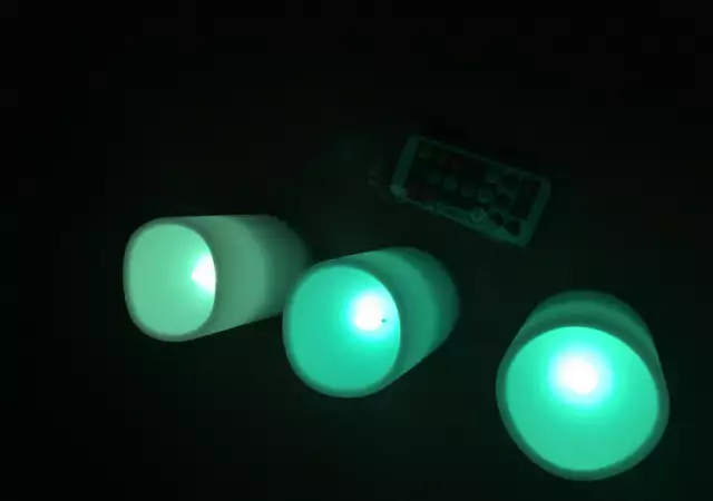 11. Снимка на LED свещи с дистанционно управление и сменящи се цветове