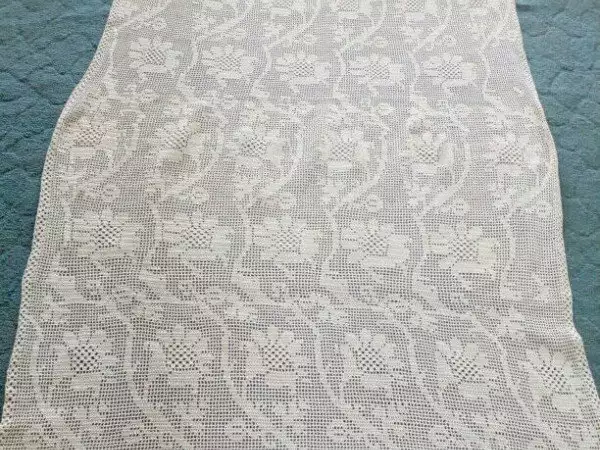 1. Снимка на плетена покривка на една кука