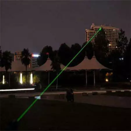 2. Снимка на Нов мощен зелен лазер - пойнтер със светлинно шоу