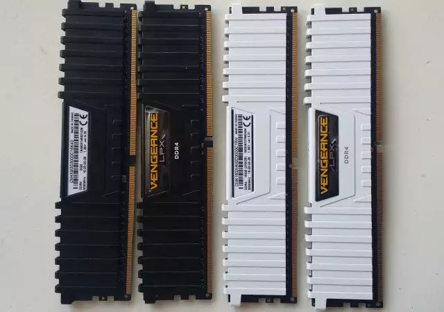 2. Снимка на Маркови памети за компютър от по 8GB DDR4 3000MHz Corsair