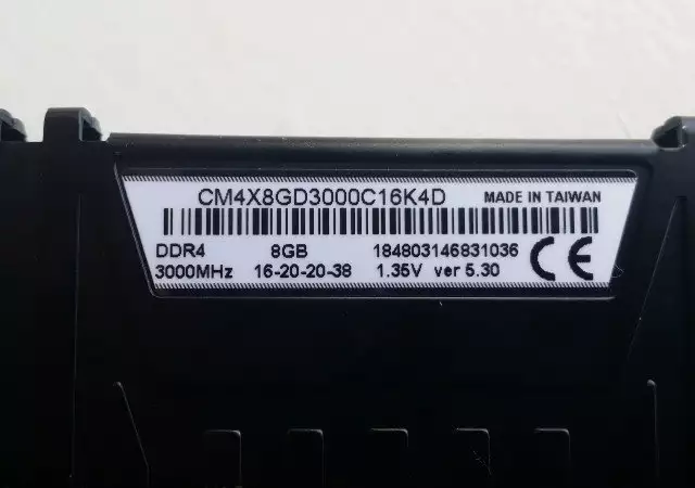 4. Снимка на Маркови памети за компютър от по 8GB DDR4 3000MHz Corsair