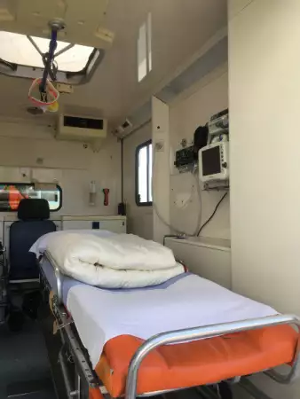 6. Снимка на Специализиран медицински транспорт с частна линейка - РЕАНИМОБ