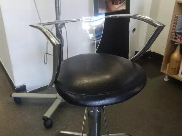 2. Снимка на Продавам фризьорски стол с хидравлика и климазон