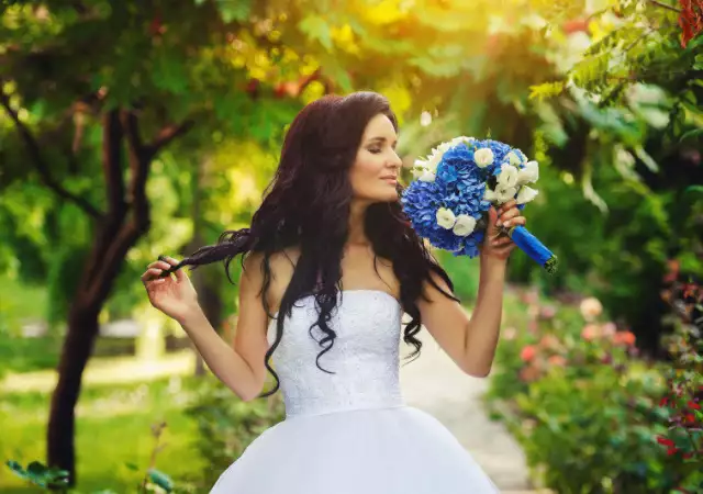 Луксозна сватбена рокля Love bridal london, носена веднъж