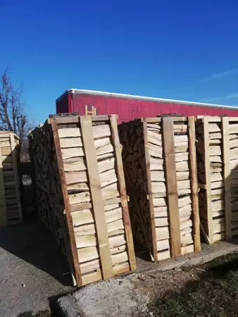 Продавам дърва за огрев