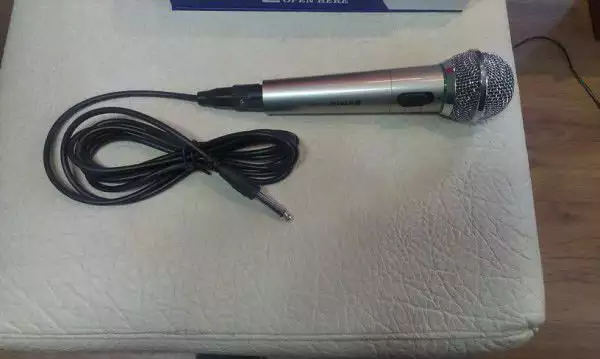 Комбиниран безжичен микрофон - с жично и безжично свързване