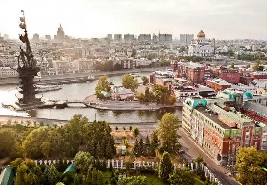 4. Снимка на Москва и Санкт Петербург - Септемврийски празници