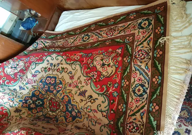 2. Снимка на Котленски килим