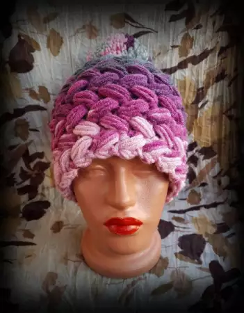 3. Снимка на Розова - сива плетена шапка.