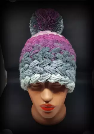 1. Снимка на Сиво - лилаво - розова плетена шапка.