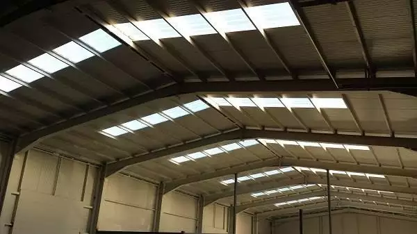 Покривни поликарбонатни панели за естествено осветление на и