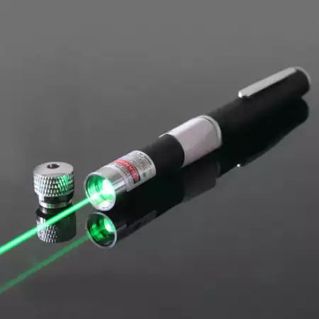 Нов мощен зелен лазер с променящи се фигури и батерии