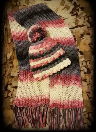 2. Снимка на Плетен комплект шапка и шал ръчна изработка.
