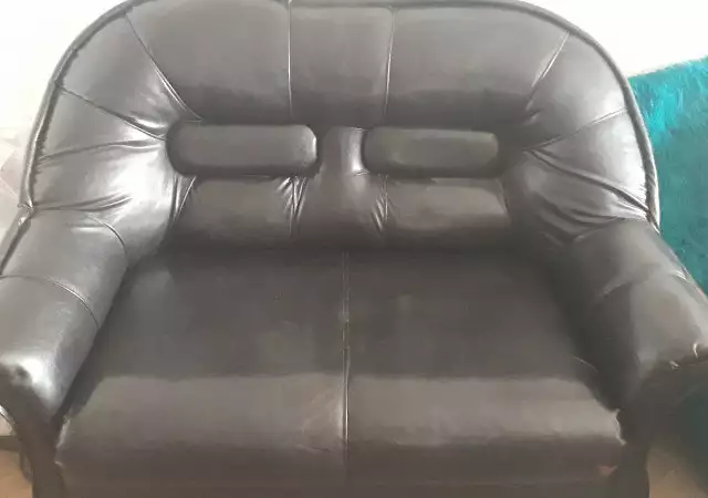 продавам кожен диван