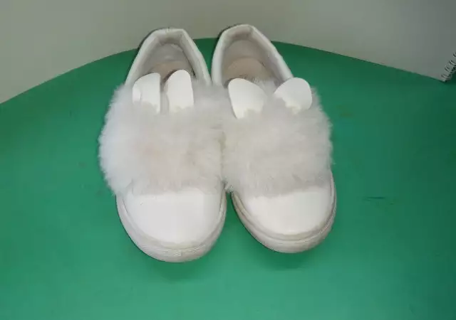 1. Снимка на Детски бели спортни обувки Fashion с пухчета и ушички