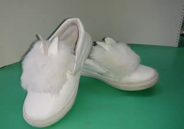 7. Снимка на Детски бели спортни обувки Fashion с пухчета и ушички