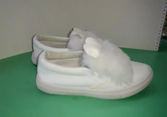 10. Снимка на Детски бели спортни обувки Fashion с пухчета и ушички