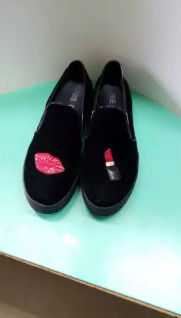 10. Снимка на Дамски черни обувки с апликации Fred