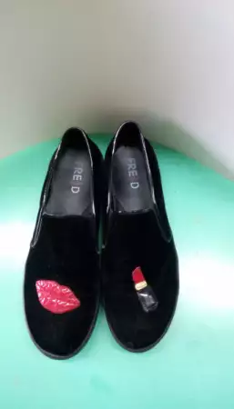 5. Снимка на Дамски черни обувки с апликации Fred