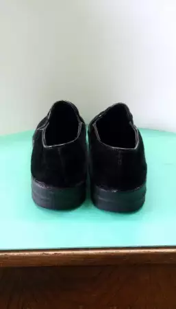 2. Снимка на Дамски черни обувки с апликации Fred